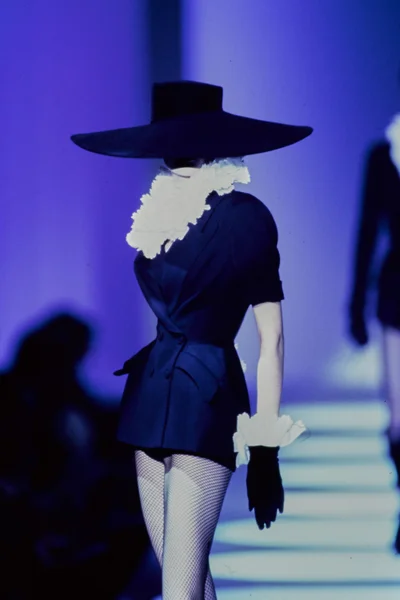 Look 28